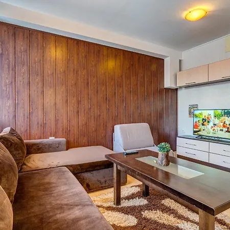 форест нук Apartman *